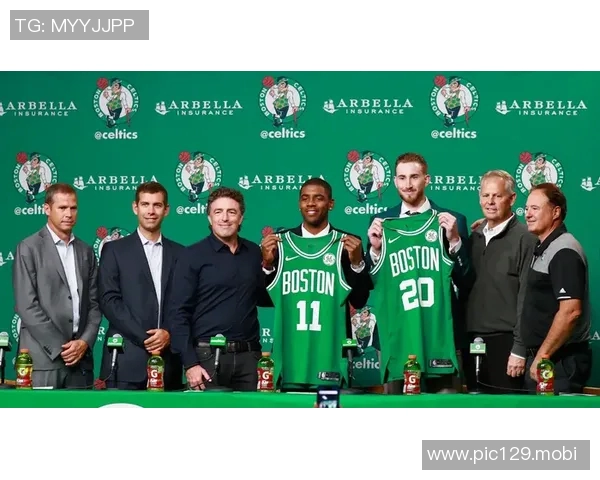 回归首秀！塔图姆赛前笑容满面到场：我们强势回归 我们回来啦！